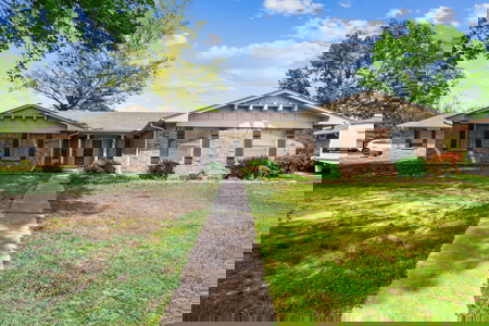 Pryor, Oklahoma Home in Town For Sale - image 1