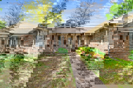 Pryor, Oklahoma Home in Town For Sale - image 2