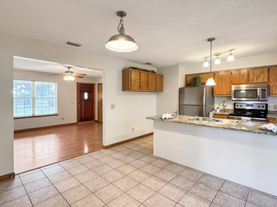 Lake Home with Attached Garage For Sale in Jennings, FL - image 3