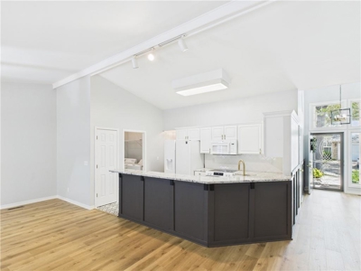Harrison Condo 2 Bedroom, 2 Bath and 2 Car  For Sale - image 3