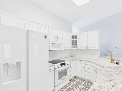 Harrison Condo 2 Bedroom, 2 Bath and 2 Car  For Sale - image 5