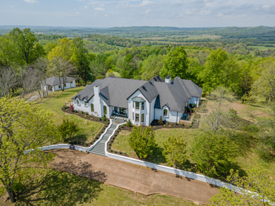 Luxury Home On 42 Park-Like Acres In Fayetteville, Tennessee - image 4