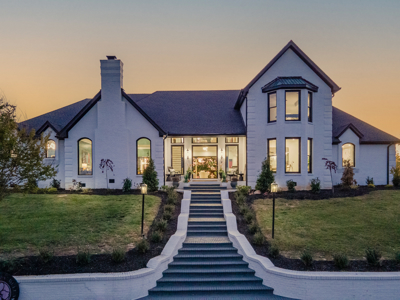 Luxury Home On 42 Park-Like Acres In Fayetteville, Tennessee - image 1
