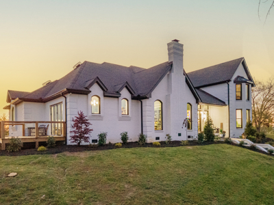 Luxury Home On 42 Park-Like Acres In Fayetteville, Tennessee - image 2