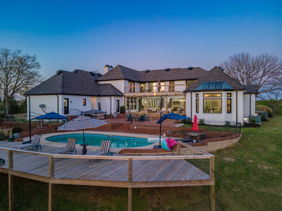 Luxury Home On 42 Park-Like Acres In Fayetteville, Tennessee - image 12