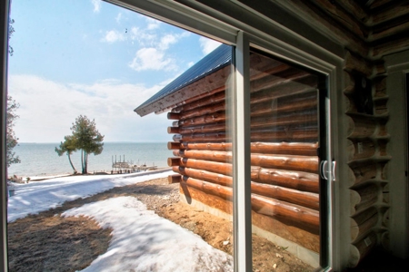 Custom Log Home on Lake Huron Hessel, MI Mackinac County Michigan - image 2
