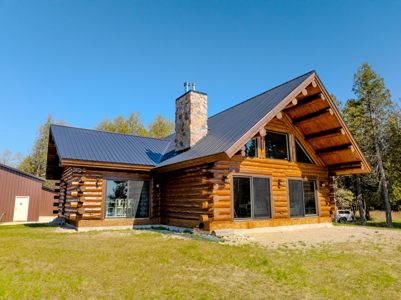 Custom Log Home on Lake Huron Hessel, MI Mackinac County Michigan - image 41