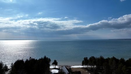 Custom Log Home on Lake Huron Hessel, MI Mackinac County Michigan - image 4