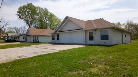 Fully Rented Duplexes for sale in Prime Mountain View Location - image 7