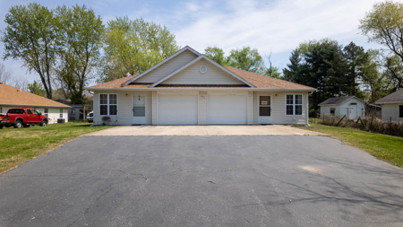 Fully Rented Duplexes for sale in Prime Mountain View Location - image 5