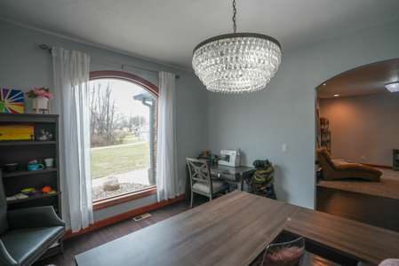 Exquisite Executive Home for Sale in Albia, Iowa - image 4
