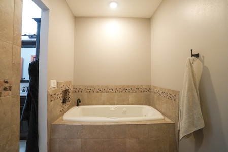 Exquisite Executive Home for Sale in Albia, Iowa - image 23