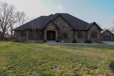 Exquisite Executive Home for Sale in Albia, Iowa - image 3