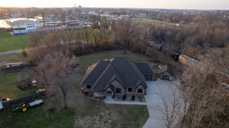 Exquisite Executive Home for Sale in Albia, Iowa - image 47