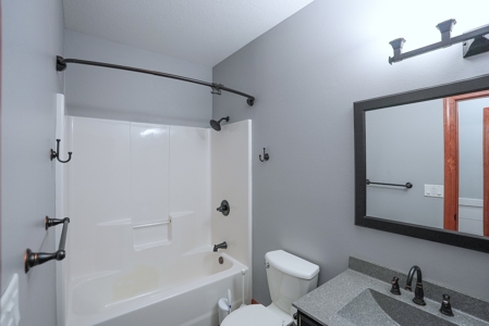 Exquisite Executive Home for Sale in Albia, Iowa - image 45