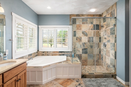 Luxurious Executive Compound for Sale in Southwest Wisconsin - image 16