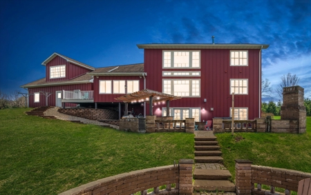 Luxurious Executive Compound for Sale in Southwest Wisconsin - image 2