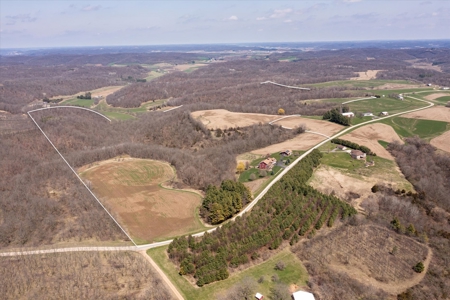 Luxurious Executive Compound for Sale in Southwest Wisconsin - image 40