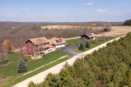 Luxurious Executive Compound for Sale in Southwest Wisconsin - image 4