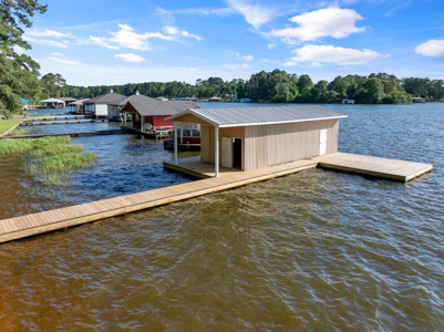 East Texas Lake Home with Waterfront Near Troup & Tyler Smith Co - image 6