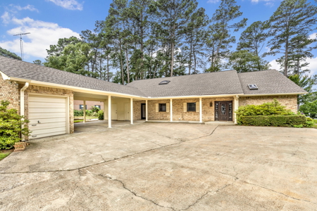 East Texas Lake Home with Waterfront Near Troup & Tyler Smith Co - image 8