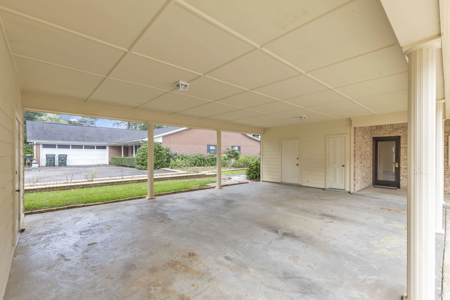 East Texas Lake Home with Waterfront Near Troup & Tyler Smith Co - image 30