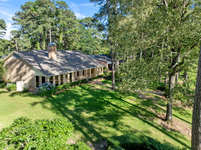 East Texas Lake Home with Waterfront Near Troup & Tyler Smith Co - image 4
