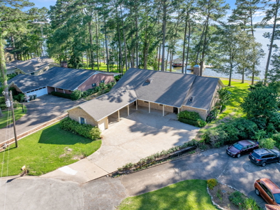 East Texas Lake Home with Waterfront Near Troup & Tyler Smith Co - image 2