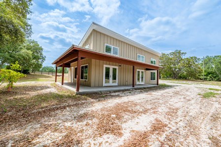 Home For Sale in Bell, FL with Airstrip Access - image 4