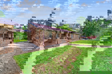 Oklahoma Country Home on 10 Acres - image 2