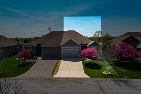 Online Auction - Golf Community Villa in Lenexa, KS - image 1