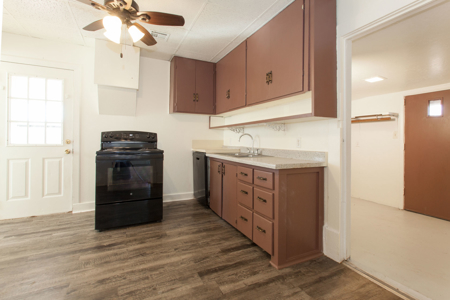 Spacious 4-Bedroom Clinton Home with Storm Shelter | Route 66 - image 7