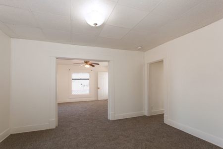 Spacious 4-Bedroom Clinton Home with Storm Shelter | Route 66 - image 3