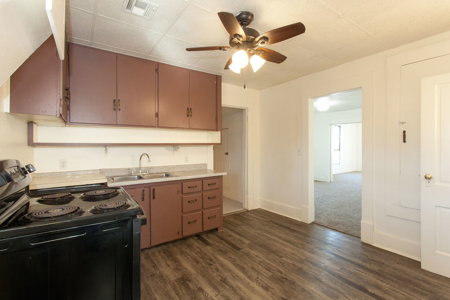 Spacious 4-Bedroom Clinton Home with Storm Shelter | Route 66 - image 26