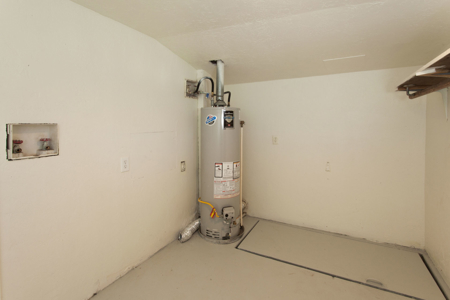 Spacious 4-Bedroom Clinton Home with Storm Shelter | Route 66 - image 10