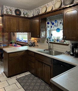 Home for Sale Cordell Oklahoma 4 bedroom 2.5 bath over 2000 sq ft - image 14