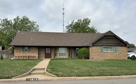Home for Sale Cordell Oklahoma 4 bedroom 2.5 bath over 2000 sq ft - image 1