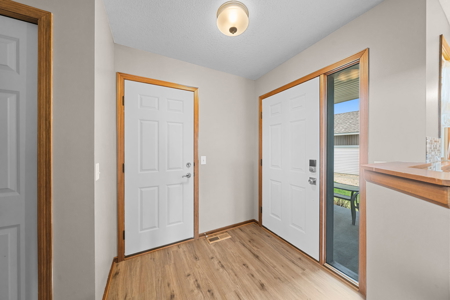 4 Bed/4 Bath home for Sale in Chisago City - image 2