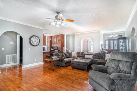 Country Home with Guest Cottage on 3.2 acres - image 9