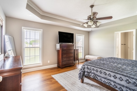 Country Home with Guest Cottage on 3.2 acres - image 16