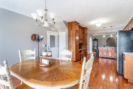 Country Home with Guest Cottage on 3.2 acres - image 11