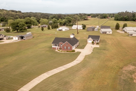 Country Home with Guest Cottage on 3.2 acres - image 2