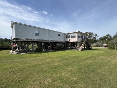 Waterfront Getaway with Views, Boathouse & Ramp Access - image 7