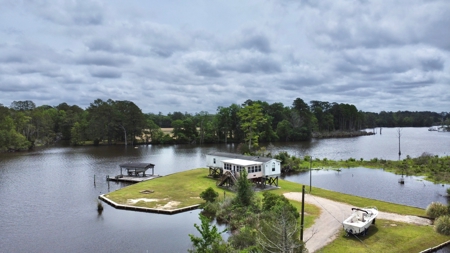 Waterfront Getaway with Views, Boathouse & Ramp Access - image 41