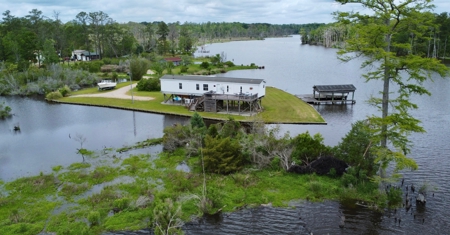 Waterfront Getaway with Views, Boathouse & Ramp Access - image 42