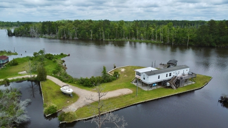 Waterfront Getaway with Views, Boathouse & Ramp Access - image 40