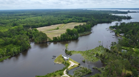 Waterfront Getaway with Views, Boathouse & Ramp Access - image 36