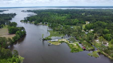 Waterfront Getaway with Views, Boathouse & Ramp Access - image 39