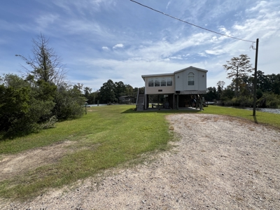 Waterfront Getaway with Views, Boathouse & Ramp Access - image 12