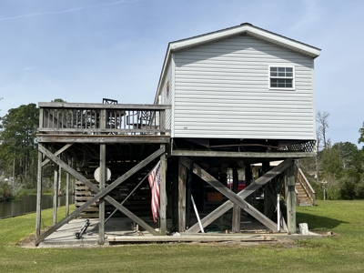 Waterfront Getaway with Views, Boathouse & Ramp Access - image 3